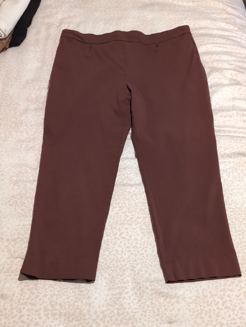 Chico's Bridgette Crops, 2.5/14